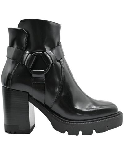 Janet & Janet Heeled Boots - Black