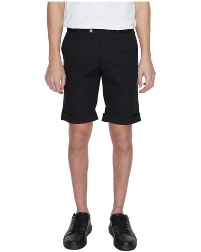 Alviero Martini 1A Classe Shorts > casual shorts - Noir