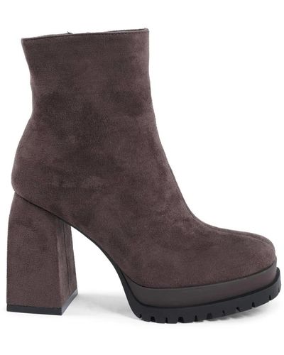 19V69 Italia by Versace Shoes > boots > heeled boots - Marron