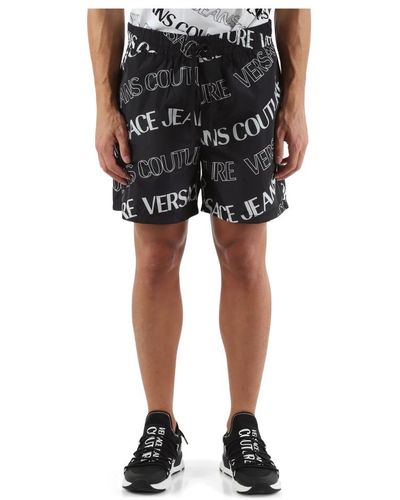 Versace Technische bermuda-shorts mit all-over-logo - Schwarz