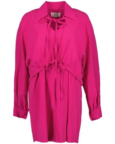 Ami Paris Viskosekleid mit klassischem kragen und geknöpften säumen - Pink