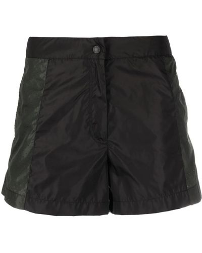 Moncler Schwarze shorts mit seitenstreifen