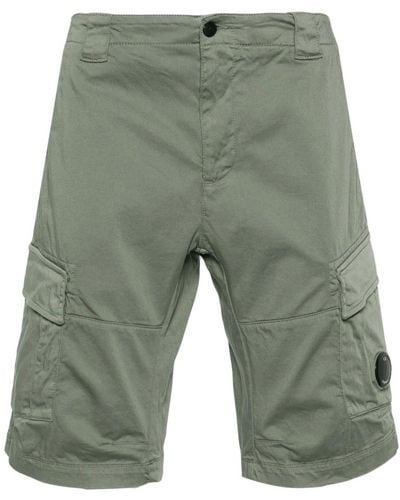 C.P. Company Grüne cargo shorts mit lens detail,schwarze logo-shorts