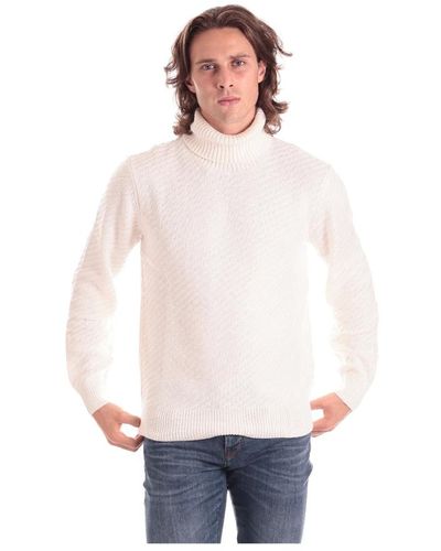 Armani Exchange Gerippter strickpullover mit hohem kragen - Weiß