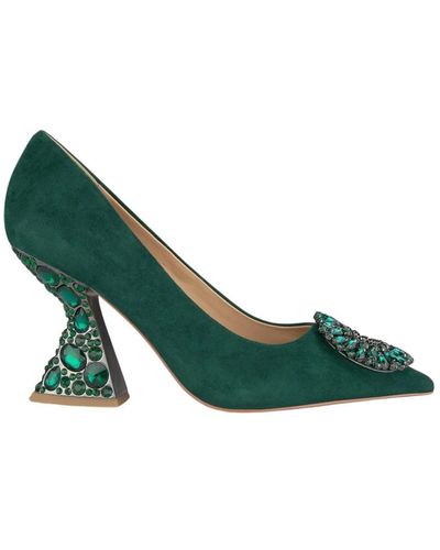 Alma En Pena. Zapatos de tacón de piel con punta afilada y broche adornado - Verde