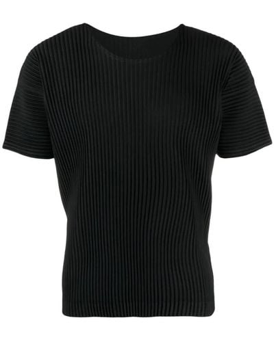 Issey Miyake Schwarzes plissé u-ausschnitt t-shirt