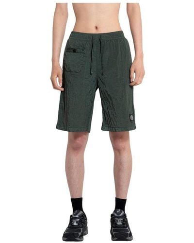 Stone Island Grüne gekräuselte nylon-shorts mit elastischem bund