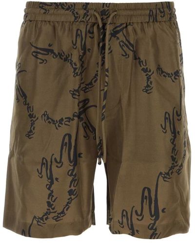 Nanushka Bedruckte satin-bermuda-shorts - Grün