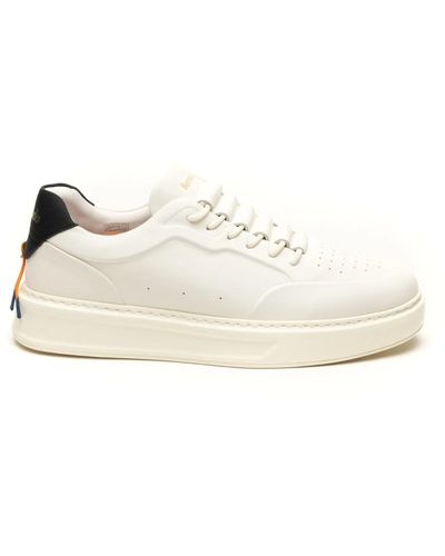 Barracuda Sneakers - White