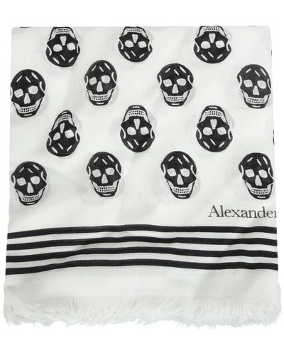 Alexander McQueen Skull schal - edgy eleganz mit fransensaum - Weiß