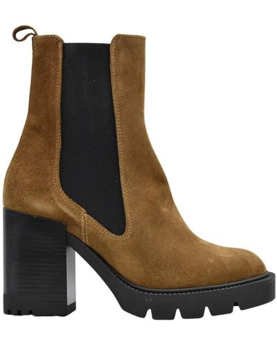Janet & Janet Ankle Boots - Brown