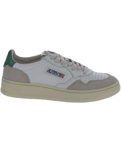 Autry Weiße low-top-sneakers mit grünem tag - Grau