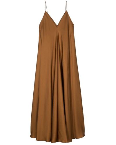 Rohe Elegant silk strap dress with wider hem - Braun