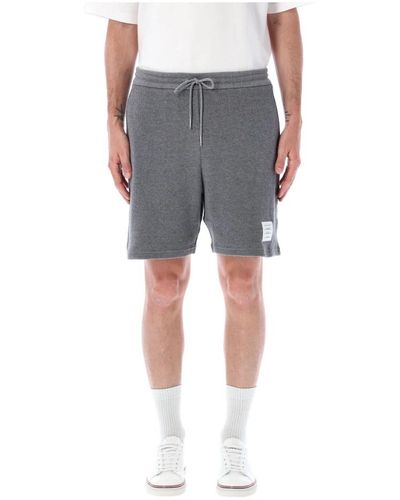 Thom Browne Kurze shorts mit rotem, weißem, blauem rahmen - Grau