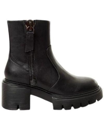 Jeannot Heeled Boots - Black