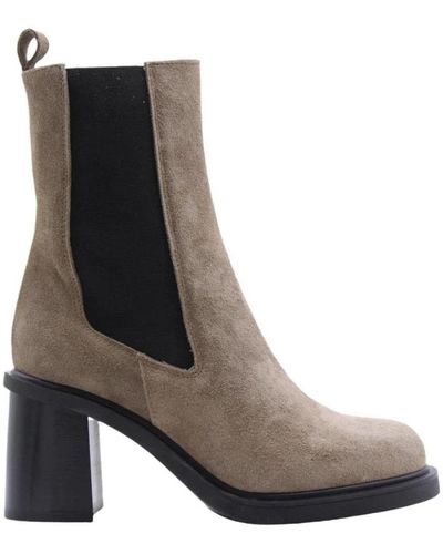 Janet & Janet Chelsea Boots - Brown