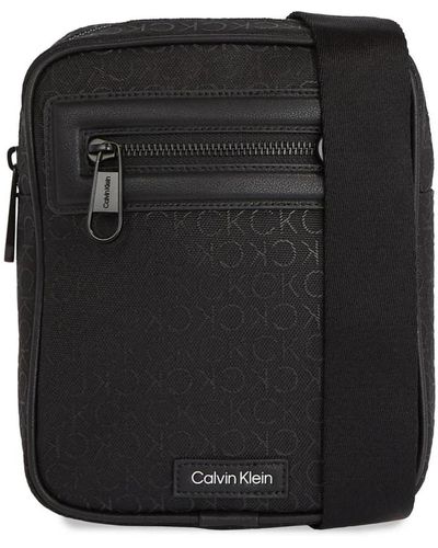 Calvin Klein Schwarze bedruckte schultertasche mit reißverschluss
