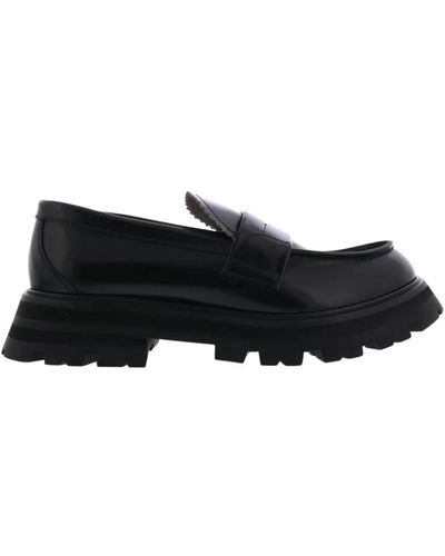 Alexander McQueen Zapato de de cuero brillante con suela de goma - Negro