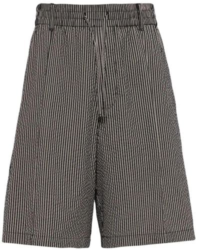 Emporio Armani Schwarze vertikale streifen print shorts - Grau