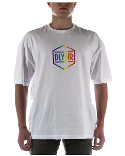 DOLLY NOIRE Regenbogen-dlynr-logo über weissem t-shirt - Grau