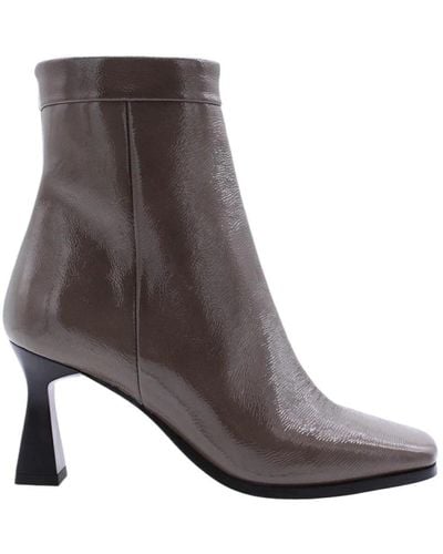 Janet & Janet Heeled Boots - Brown
