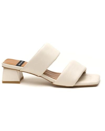 Ángel Alarcón Flat sandals - Blanco