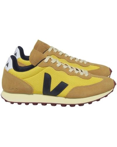 Veja Trainers - Yellow