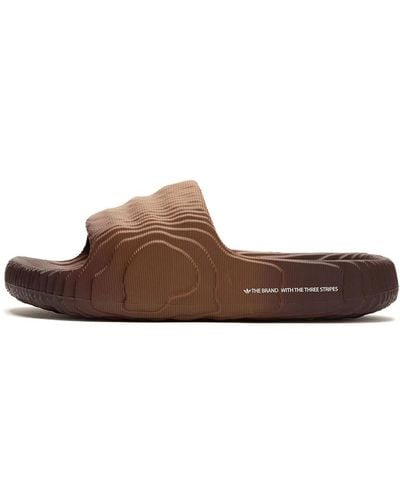 adidas Shoes > flip flops & sliders > sliders - Marron