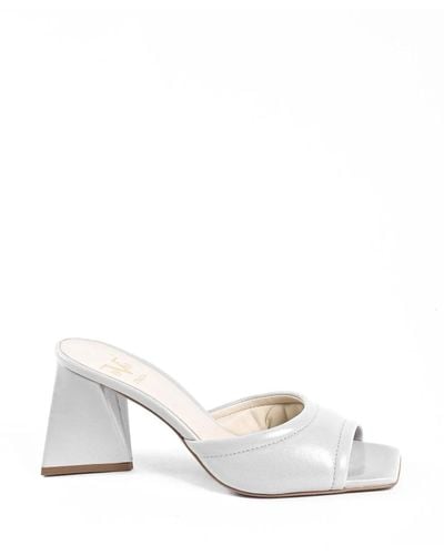 19V69 Italia by Versace Flat sandals - Weiß