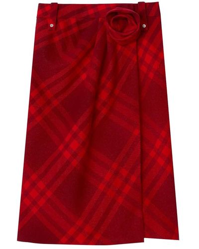 Burberry Falda de lana roja con detalle de rosa - Rojo