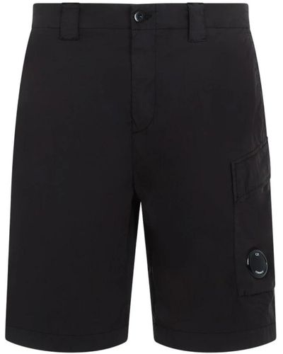 C.P. Company Schwarze cargo shorts ss24 stil