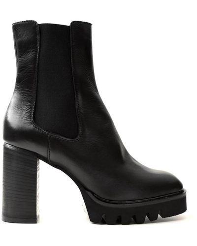 Zoe Heeled Boots - Black