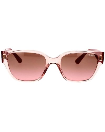 Vogue Transparente rosa sonnenbrille mit braunen verlaufsgläsern - Pink