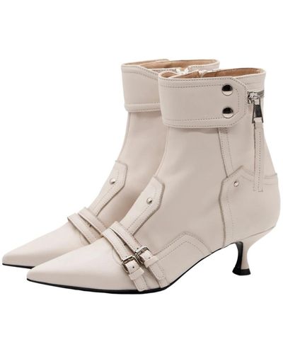 Strategia Heeled Boots - Natural