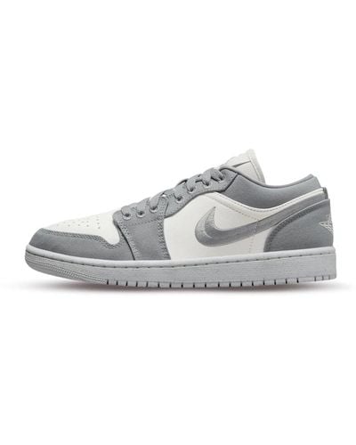 Nike Zapatillas clásicas con un toque moderno - Gris