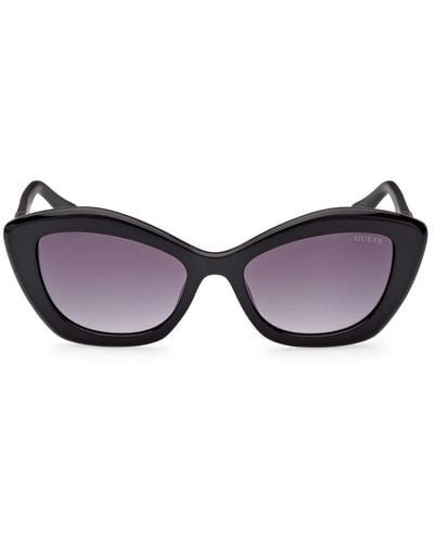 Guess Elegante cat-eye sonnenbrille mit rauchgrauen gläsern - Lila