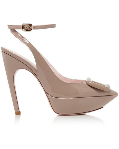 Roger Vivier Choc Buckled Patent Leather Pumps - Natural
