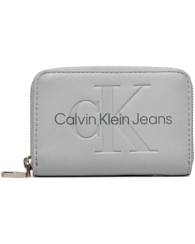 Calvin Klein Kleine Damen Geldbörse Sculpted Med Zip Around Mono K60K612255 - Grau