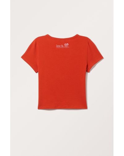 Monki × Love Is... Cropped Printed T-shirt - Red