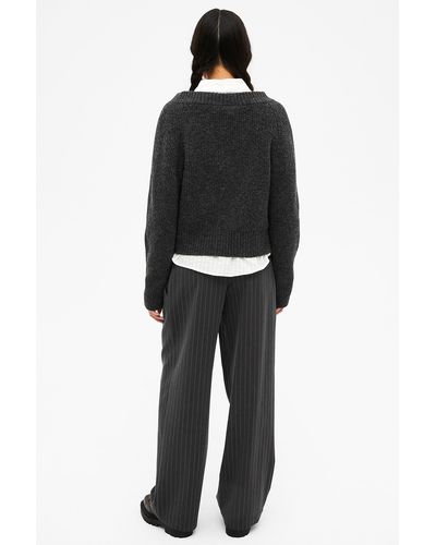Monki Knitted V-neck Sweater - Black