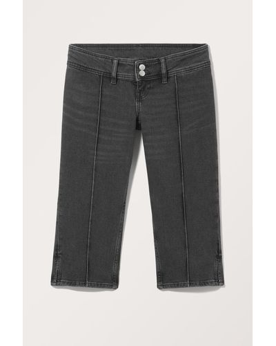 Monki Niedrig Sitzende Capri-Jeans Mit Bügelfalte - Grau