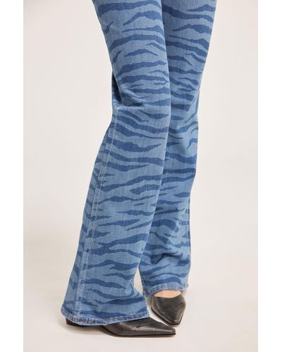 Monki Stretchy Low Flared Jeans - Blue