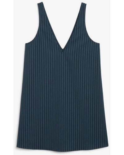 Monki Kurzes A-Linien-Kleid Mit V-Ausschnitt - Blau