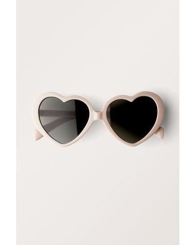 Monki Heart Sunglasses - Black