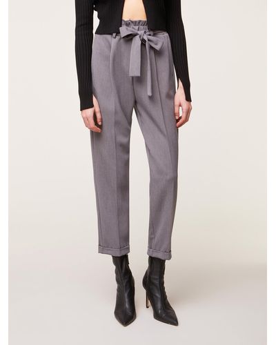 mötivi Pantaloni con pinces e cintura - Grigio