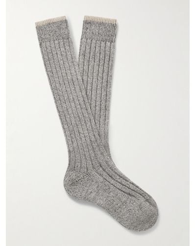 Brunello Cucinelli Socken aus Kaschmir in Rippstrick - Grau
