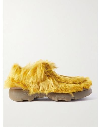 Burberry Schuhe aus Shearling - Gelb
