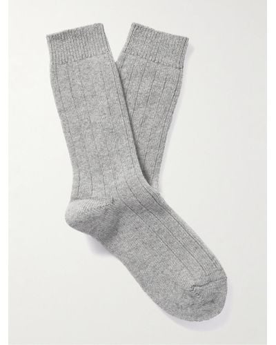 NN07 One 9055 Socken aus einer Wollmischung in Rippstrick mit Logostickerei - Grau