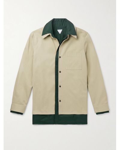 Bottega Veneta Mehrlagige zweifarbige Hemdjacke aus Baumwoll-Twill - Grün