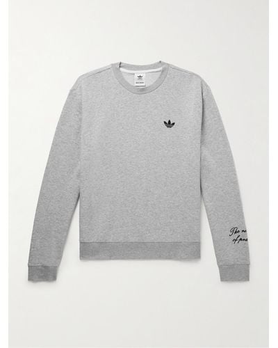adidas Originals Wales Bonner Sweatshirt aus Jersey aus einer Baumwollmischung mit Logoflockdruck - Grau